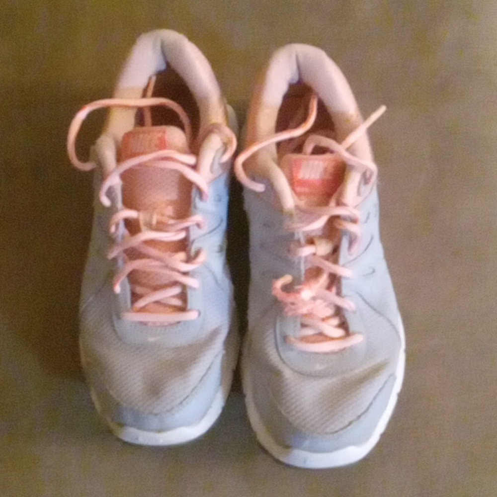 Gently Used Super Comfy Nike Tennis Shoes!
